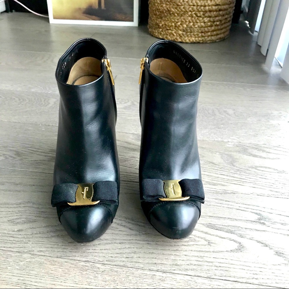 Salvatore Ferragamo Vara Bow Black Bootie sz5.5